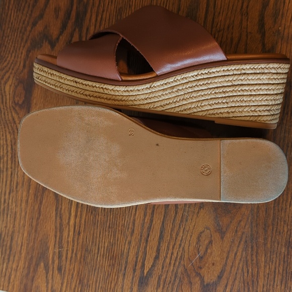 Bertuchi Leather Sandal - Picture 5 of 7